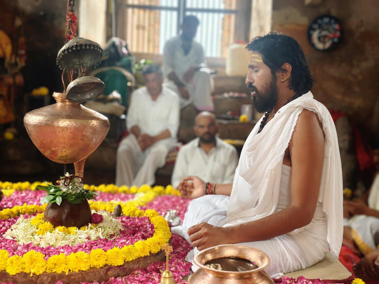 Acharya Pandit Gopal Krishna Dubey in dhyana during abhishek at Omkareshwar