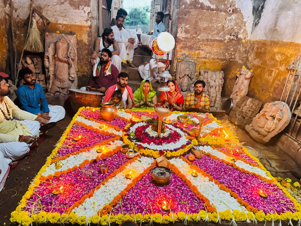 Devotees during puja at Omkareshwar