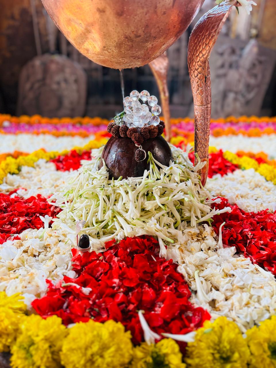 Floral shringar of Bhagwan Omkareshwar