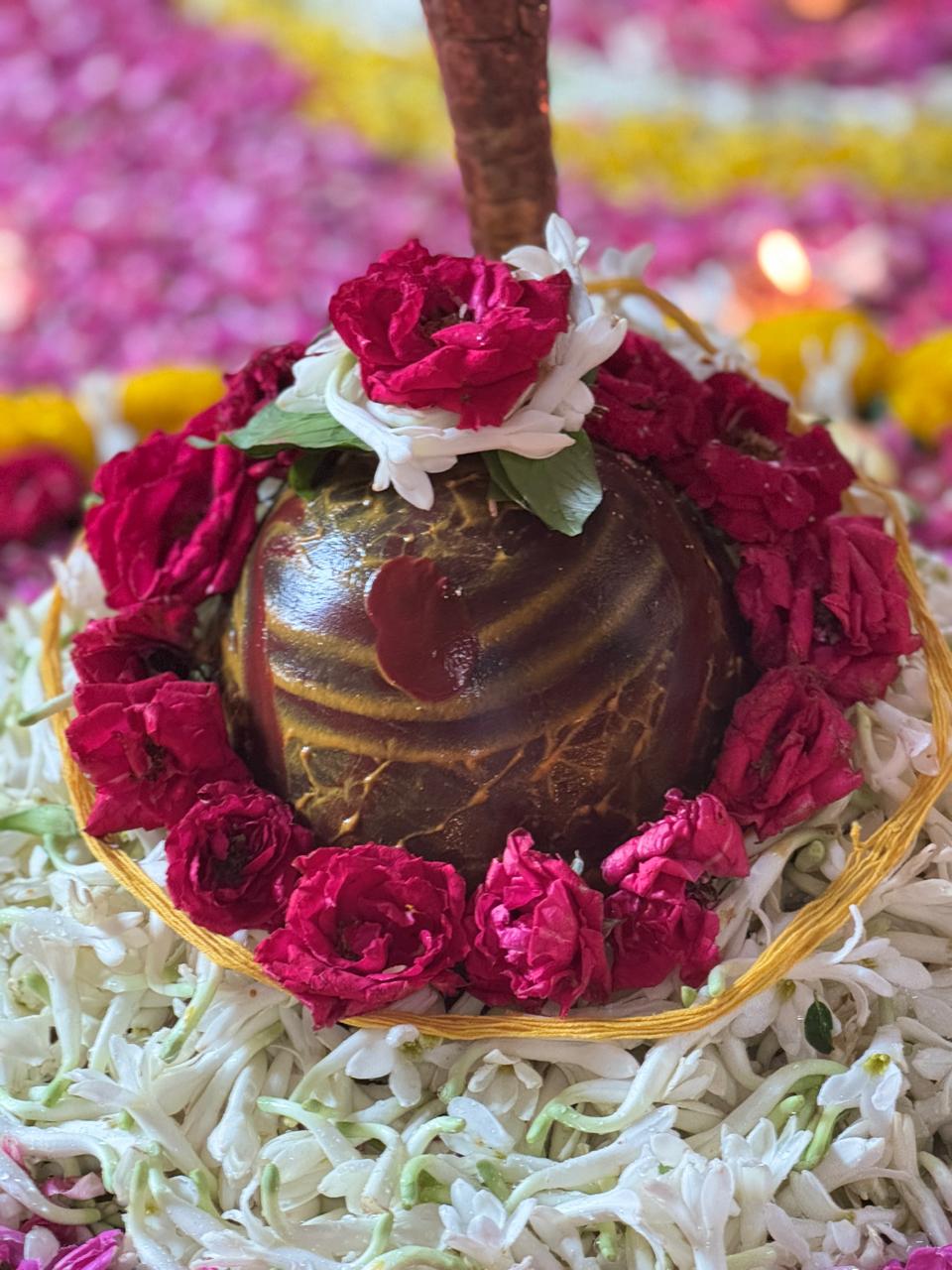 Floral shringar of Bhagwan Omkareshwar