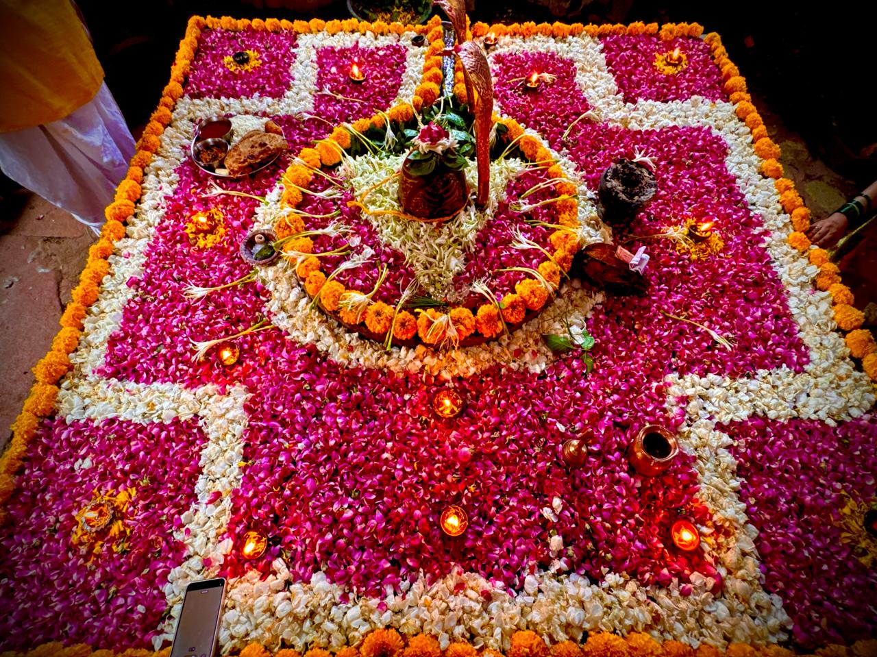 Puja and seva at Shri Vedmata Gayatri Mandir, Omkareshwar