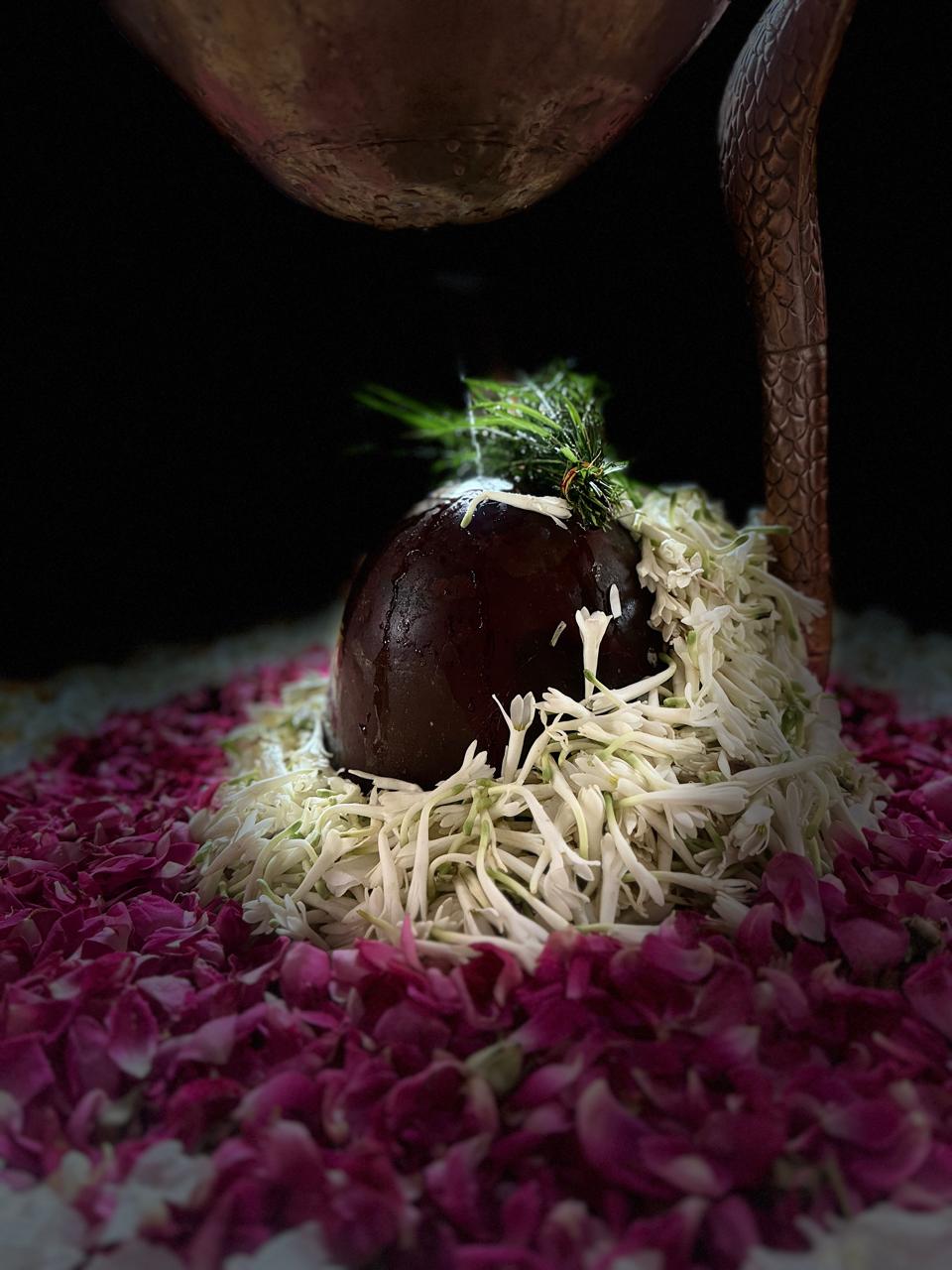 Floral shringar of Bhagwan Omkareshwar