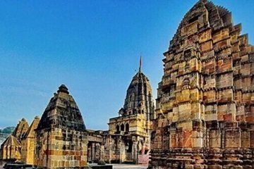 Mamleshwar and ancient temples of Omkareshwar