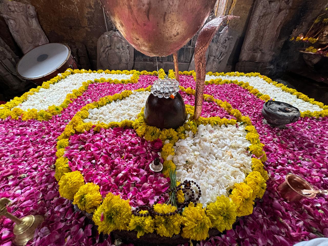 Parthiv-ling with floral shringar for Partheshwar Puja